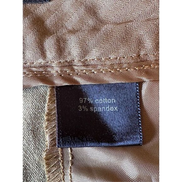 The Limited ladies Drew fit short in size 4. - Picture 6 of 9